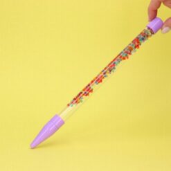 Óriás lila toll gyöngyökkel